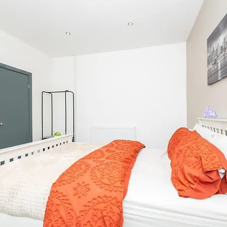 Near Centre & Elland Road Apartment