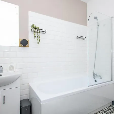 Near Centre & Elland Road