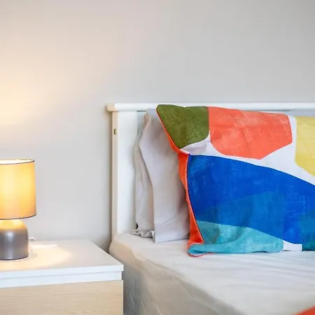 Near Centre & Elland Road * 利兹