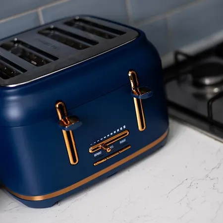 Near Centre & Elland Road