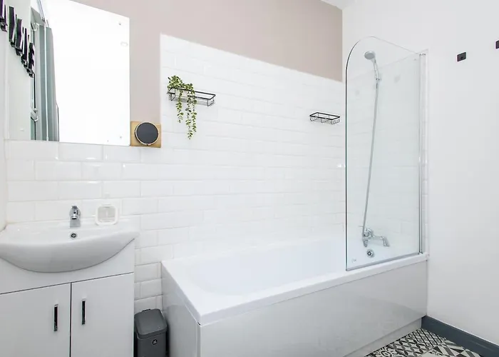 Near Centre & Elland Road