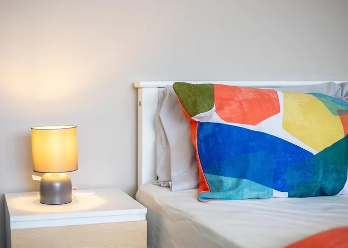 Near Centre & Elland Road * Leeds (West Yorkshire)