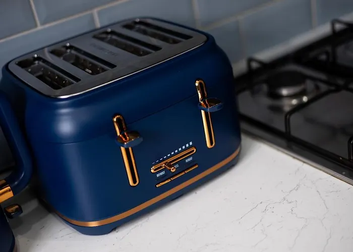 Near Centre & Elland Road