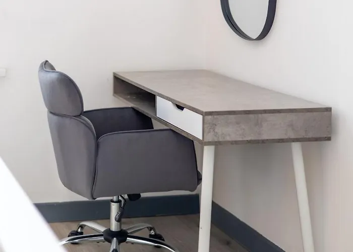 Near Centre & Elland Road