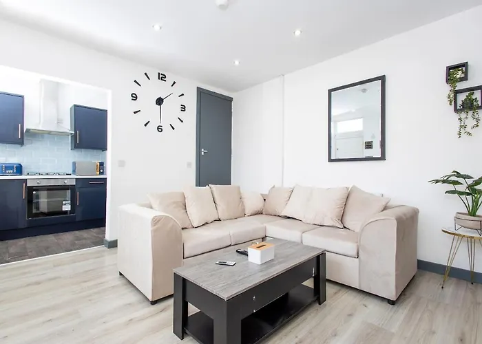 Near Centre & Elland Road