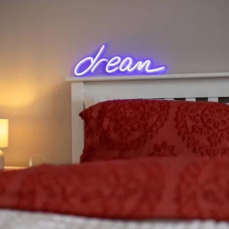 Near Centre & Elland Road Leeds (West Yorkshire)