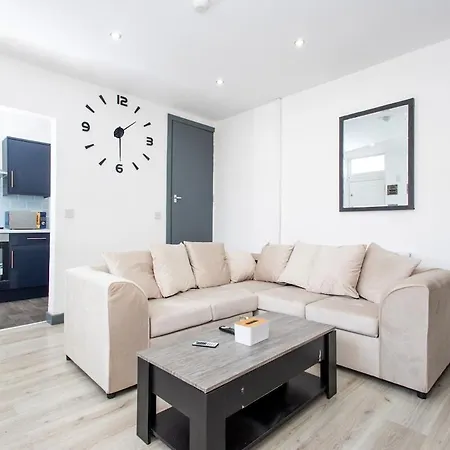 Near Centre & Elland Road