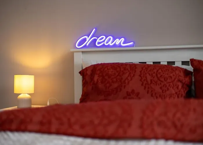 Near Centre & Elland Road 利兹